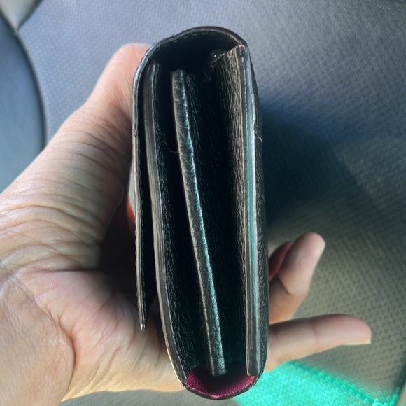 Louis Vuitton Capucines Wallet - Picture 9 of 12